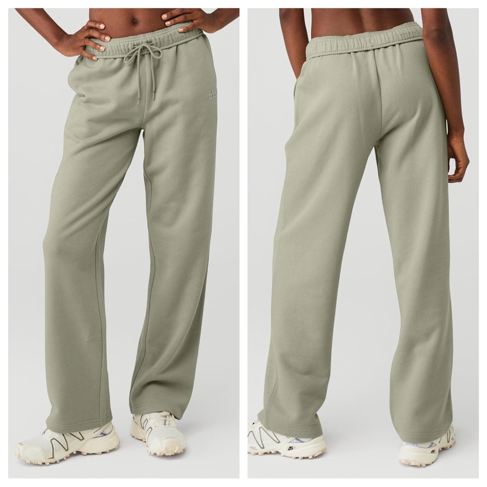 Alo Yoga Accolade straight leg sweatpant in limestone